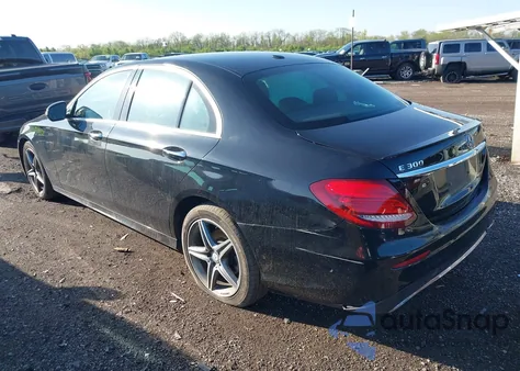 2017 Mercedes-Benz E 300 4Matic из США, поврежденный, VIN WDDZF4KB4HA062332